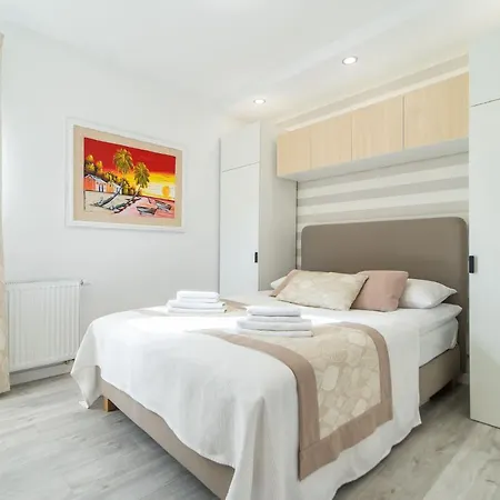 Rent Like - Kolorowe Balkony I *